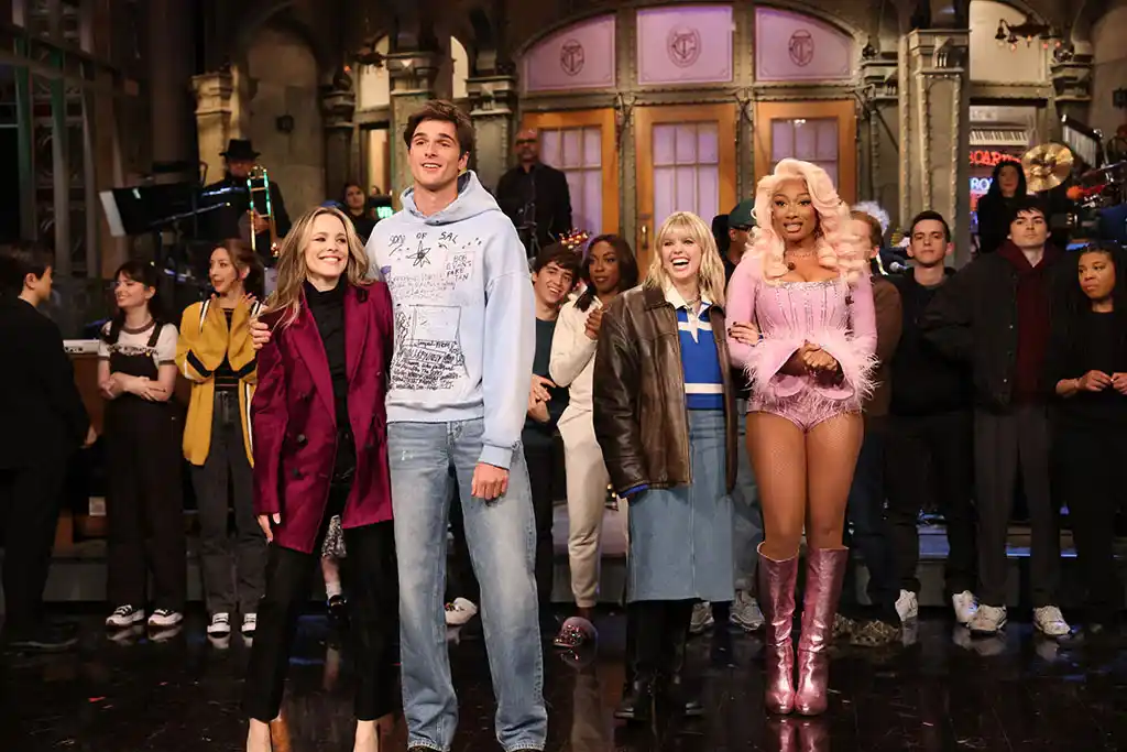Celebrities Unite in Hilarious ‘Spider-Man’ Meme Recreation During ‘Mean Girls’ Takeover on SNL
